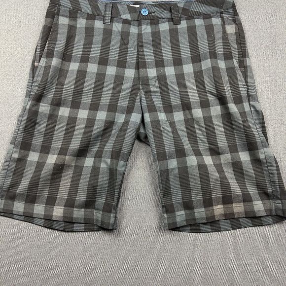 Travis Mathew Golf Shorts Mens Size 34 Black Gray Color Flat Front Casual‎ Strip - Picture 3 of 12